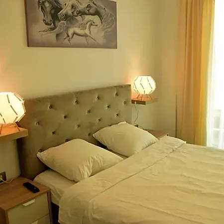 Deluxe Alezzi Pool & Hotel Constança