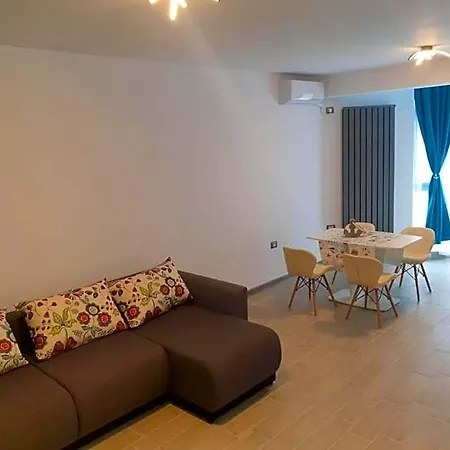 Отель Deluxe Alezzi Pool & 4*