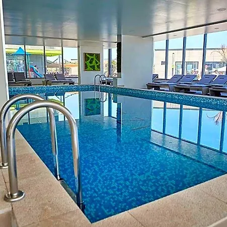 Deluxe Alezzi Pool & Constança